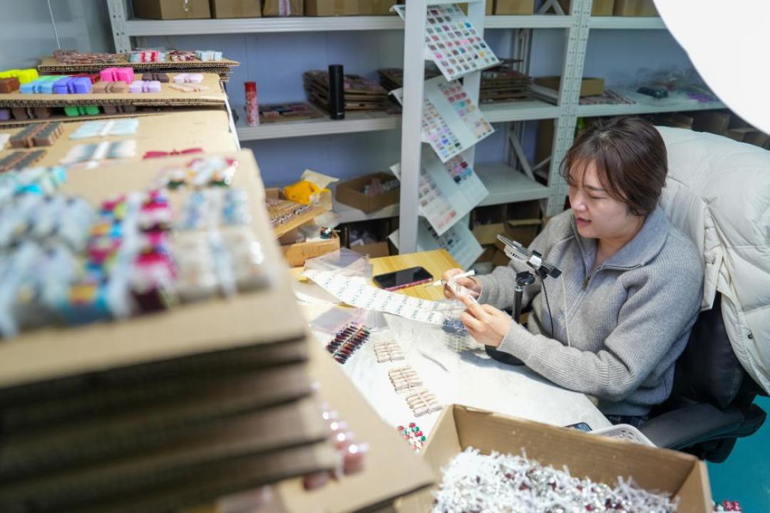 「9.9元3副纯手工」撞上「一副手工至少15分钟」：蹲双11穿戴甲的对账党，下定前先把来路、价梯、贴法这三本账对完