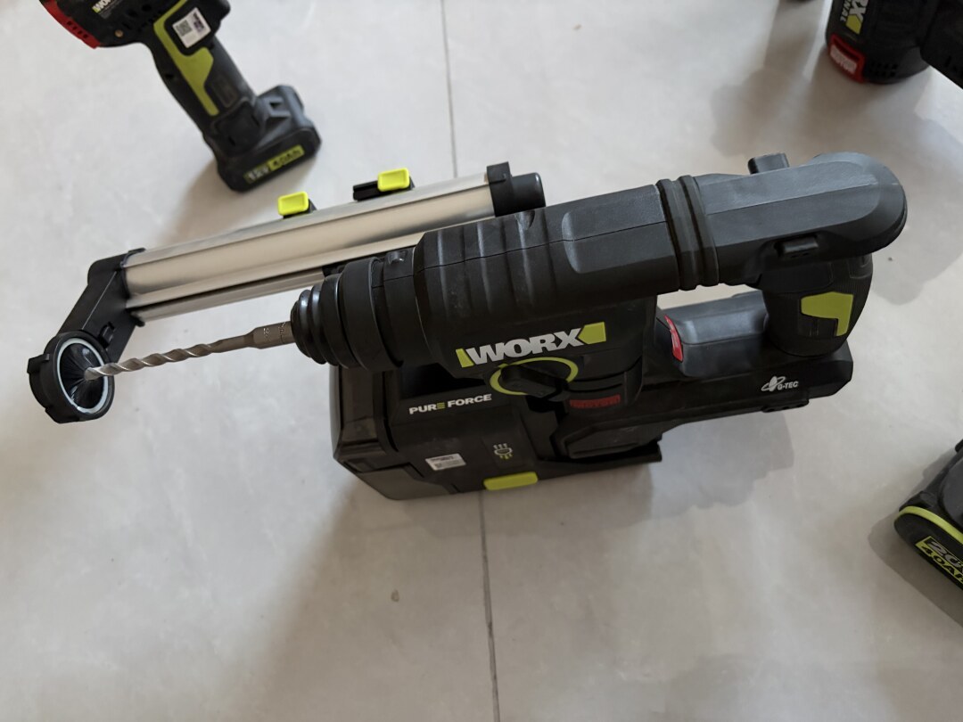 打完孔全屋跟下雪似的?威克士给电锤配了吸尘仓,用满一年账是这样的