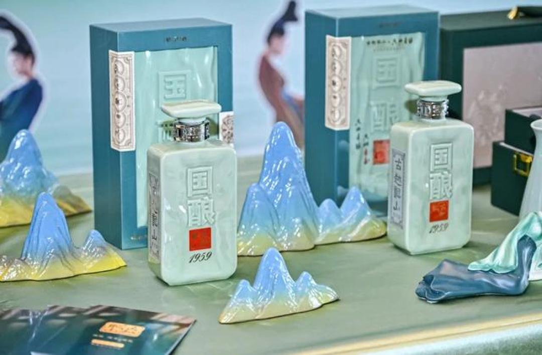 古越龙山国酿产品展台