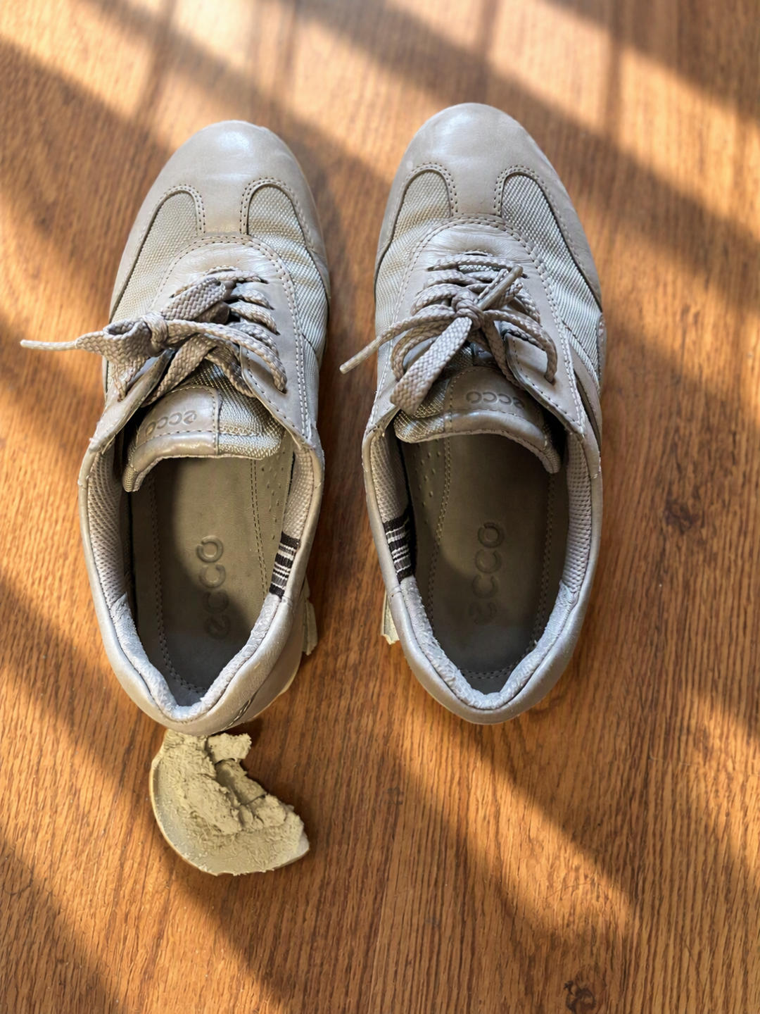 爱步的舒服能被平替吗？对完知乎那道广告刷屏的老问题、亚瑟士步履61条评论和满屏改标帖——4笔账2笔能抄、2笔抄不动