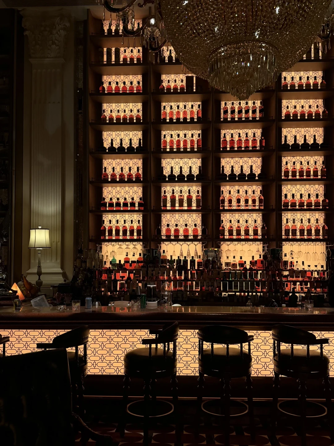 万圣节泡酒吧高峰来了：1580的卡座