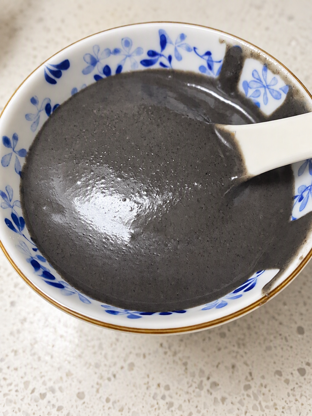 维他密斯破壁机与两杯打好的豆浆
