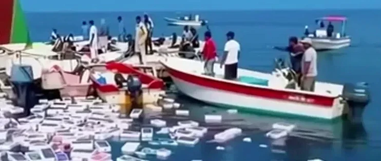 货轮沉没！大量全新iPhone漂浮海面，沉船打捞 iPhone低价售卖