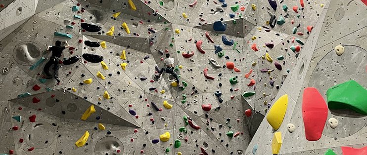 35岁蒋劲夫体脂6.8%上热搜：普通兄弟别硬抄