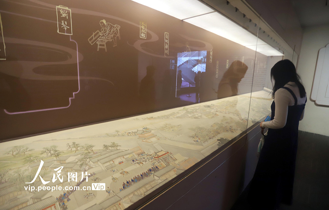 苏州博物馆展出的《乾隆南巡图》第六卷《驻跸姑苏》展出现场