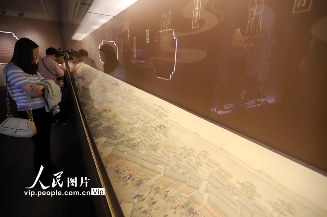 画卷细节：沿运河南下的銮驾与江南城景