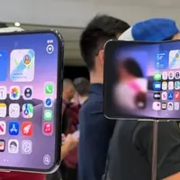 iPhone Duo 首发期间，联通千人蹲守苹果店，3 分钟开好 eSIM