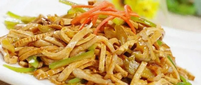 榨菜肉丝：家常烟火里的下饭滋味