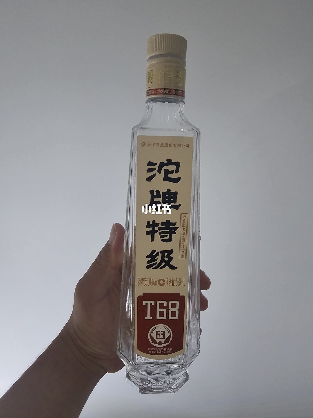 光瓶口粮真正的尺子不是瓶标价：4款名酒按「每毫升纯酒精单价」拉通，35元档T68比玻汾便宜四成，试饮争议却指向第三列