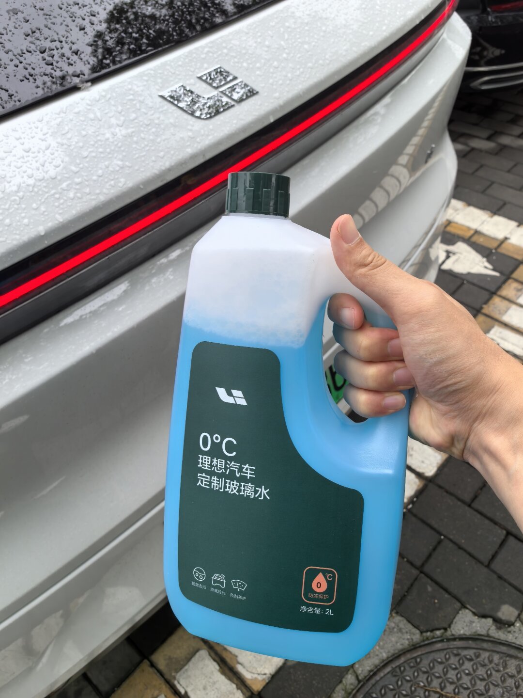 入冬前换玻璃水,冰点多留10度余量