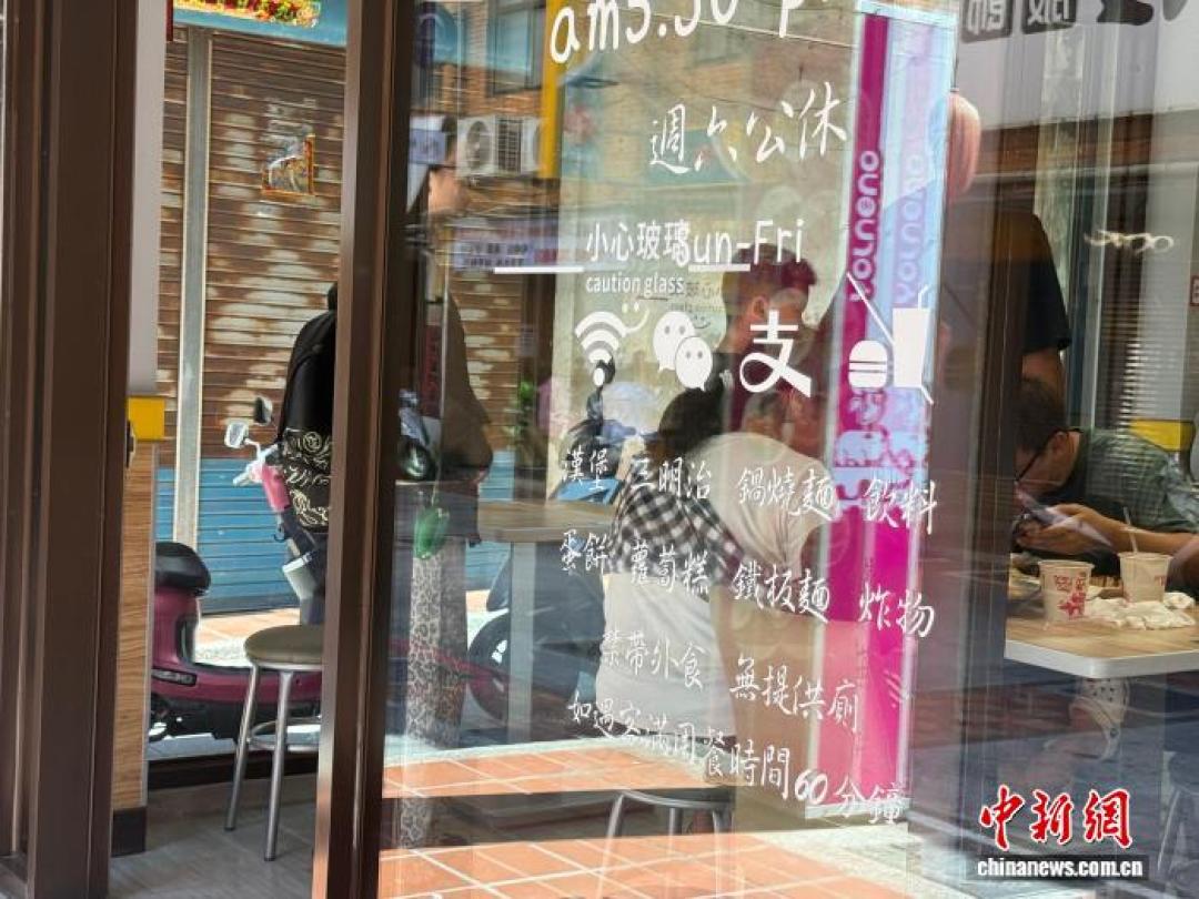 金门夜游后浦小镇的陆客导览现场