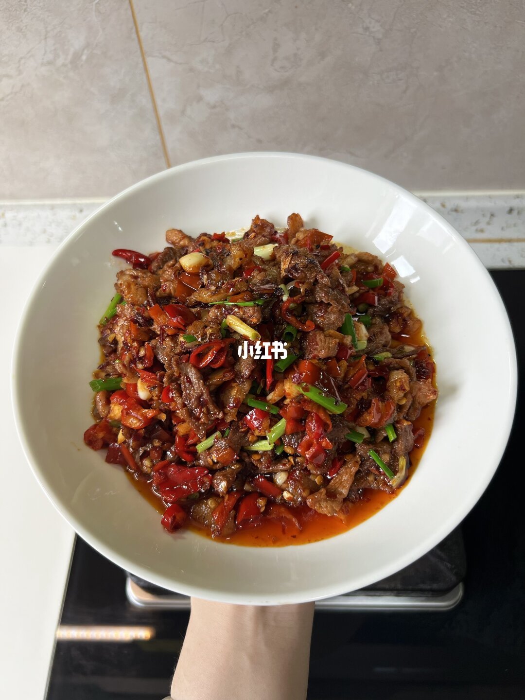 炒肉发柴真不怪火候：四个平台吵成四派的上浆之争，分水岭其实是你没打的那碗水