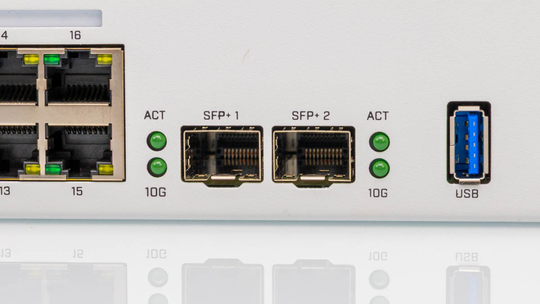 别急着为WiFi7换阵营：400元的同款交换机卖到2400，18万播放的“跑不满”是冷接子的锅——UniFi与MikroTik的两本账