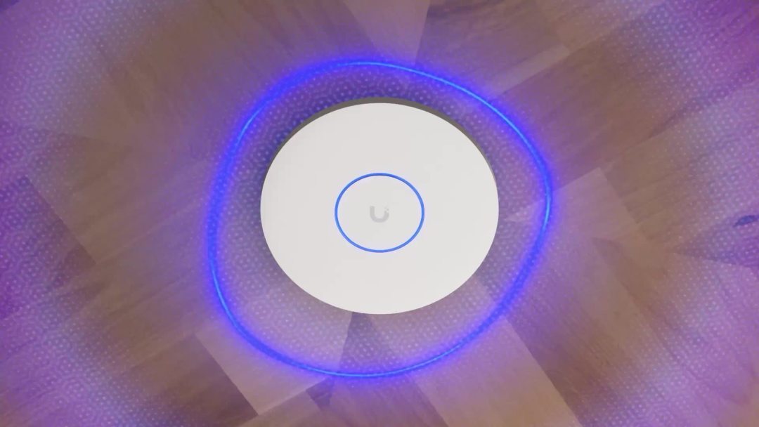 别急着为WiFi7换阵营：400元的同款交换机卖到2400，18万播放的“跑不满”是冷接子的锅——UniFi与MikroTik的两本账