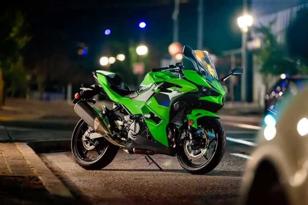 川崎年底优惠表曝光:Z500终于降价,1100SX一刀砍3万
