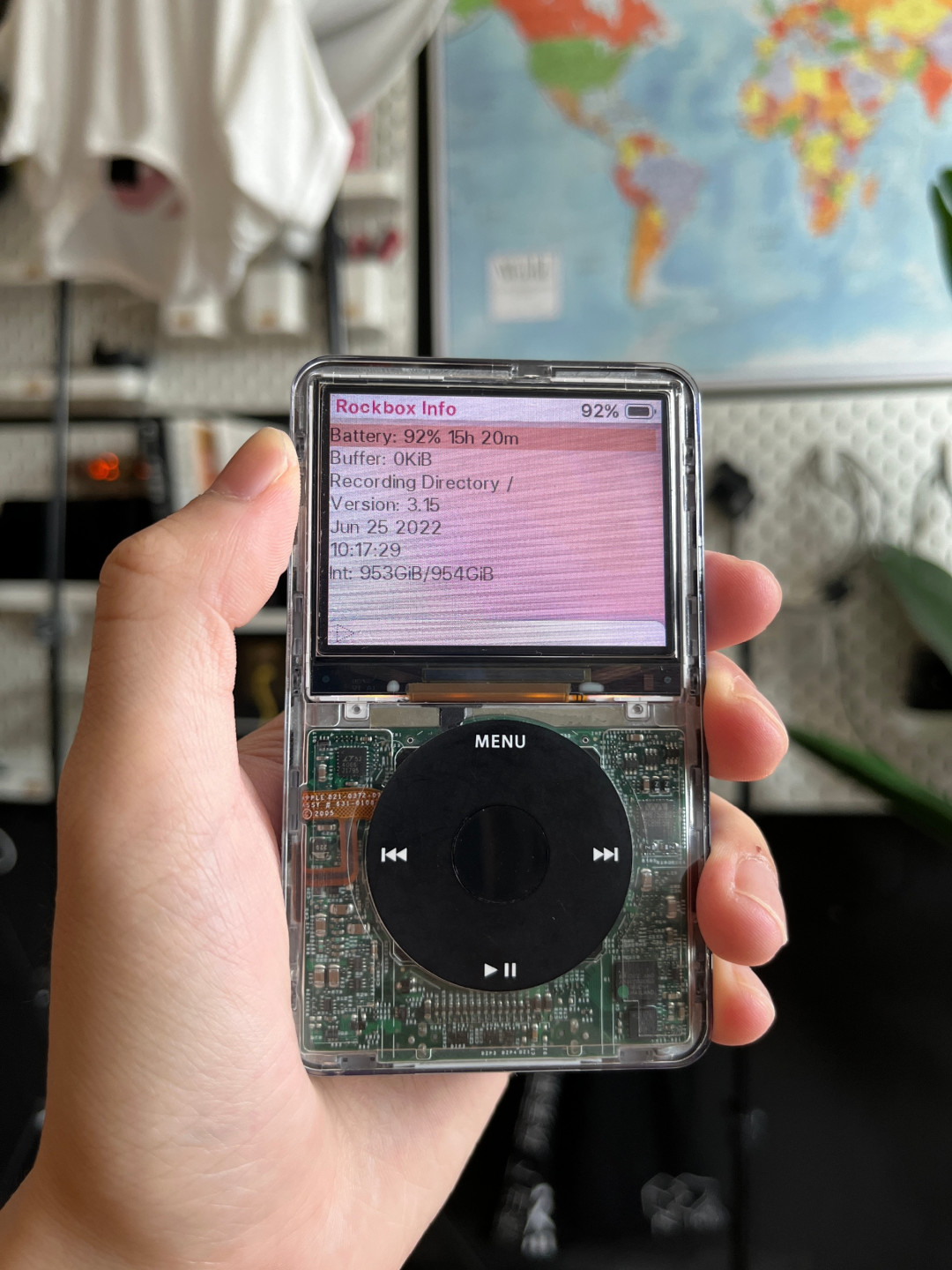 iPod满25岁：网页彩蛋免费玩，400块的二手老机改造前先对型号