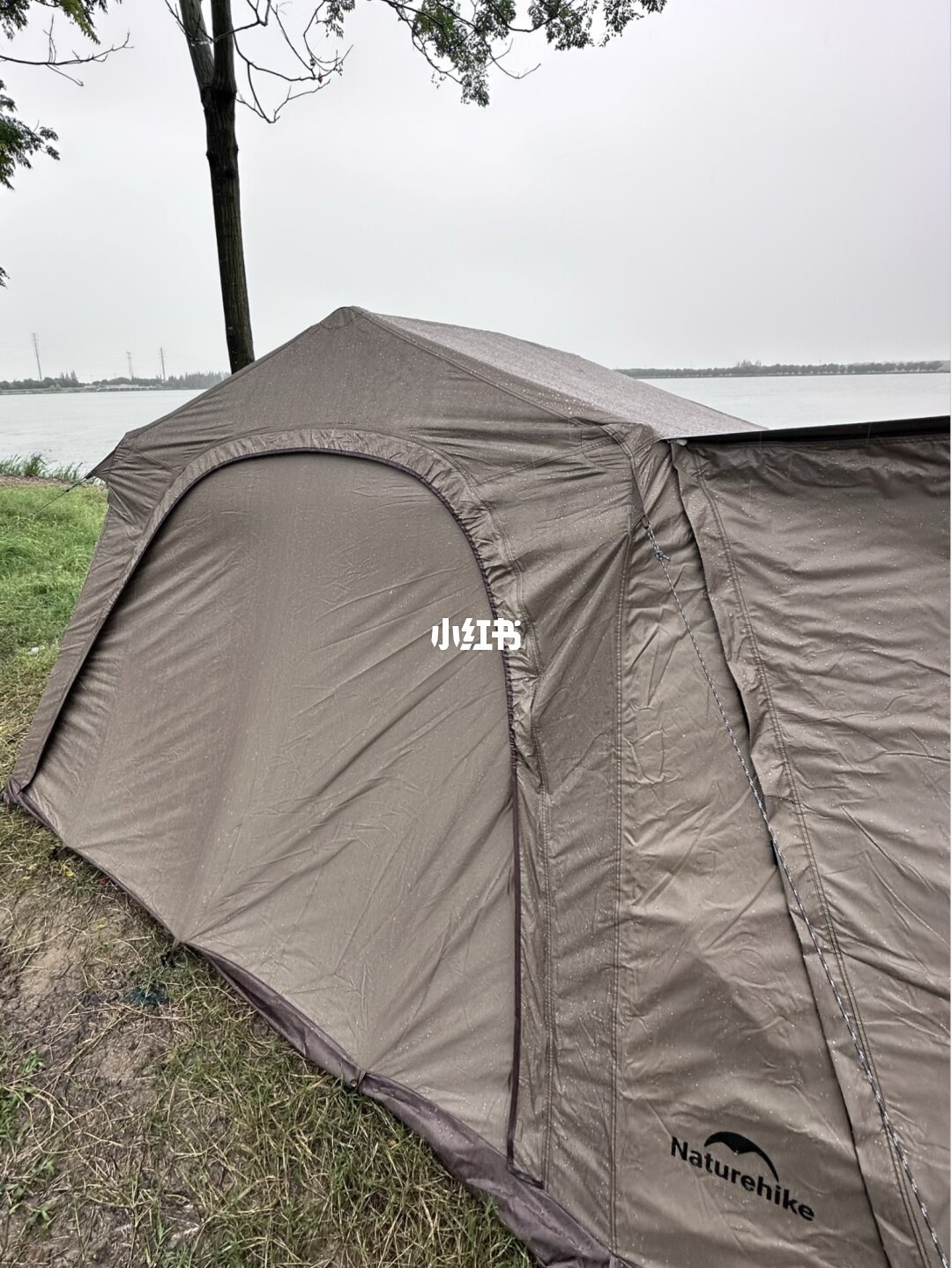 挪客屋脊6.0旗舰版雨天实测（图源：小红书@哇哈哈护体）