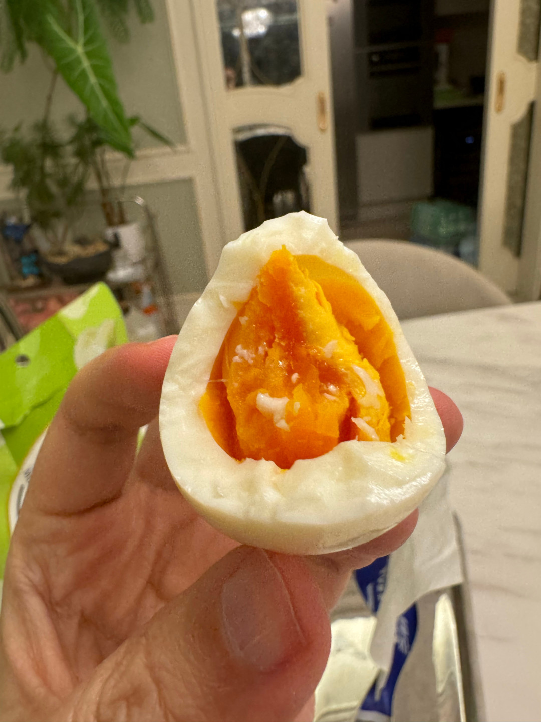黄天鹅的即食溏心蛋,被人1块5一颗在小红书里收来收去:双11囤之前,先算清这3笔账