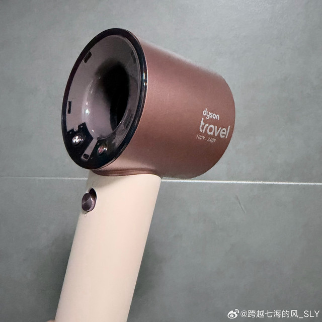 中间挖个洞敢卖3000？戴森吹风机这3场架，双11前你得看懂