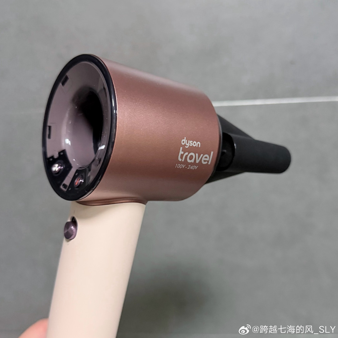 中间挖个洞敢卖3000？戴森吹风机这3场架，双11前你得看懂
