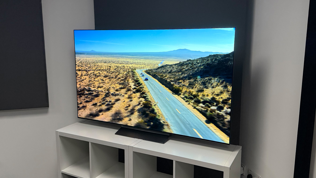 全球首条 111 英寸 OLED 线要落广州:LG 押注超大屏,但救不了你双 11 的 83 寸
