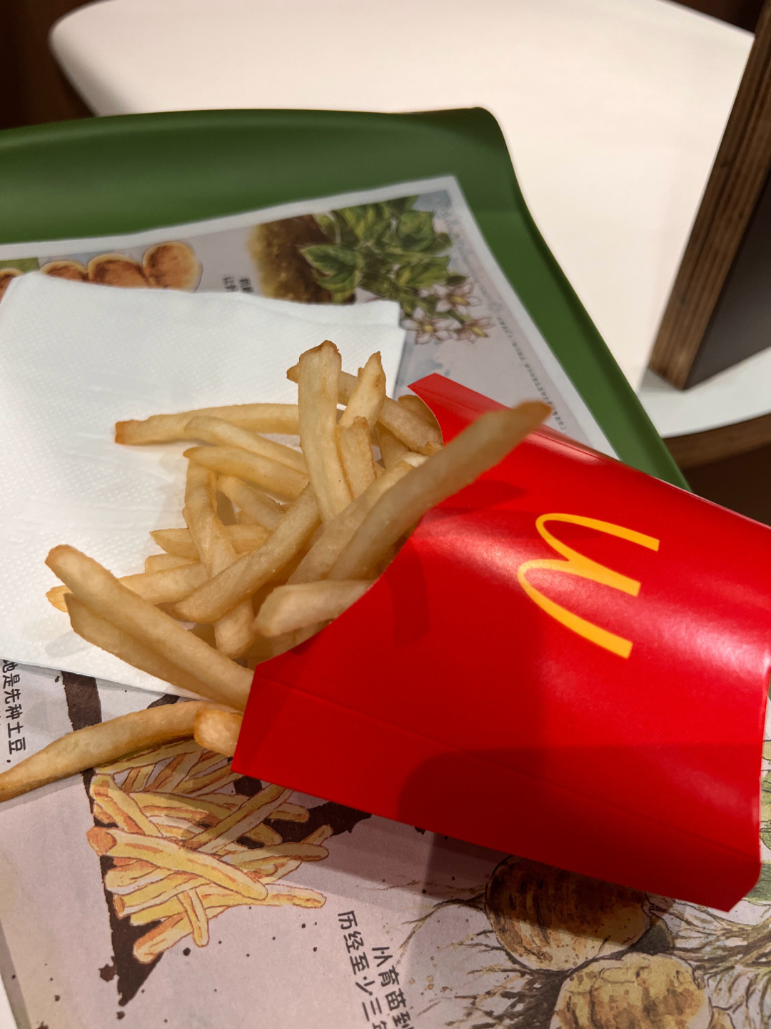第一次约会去麦当劳被全网骂，品牌却直接认了：哪些人反而看懂了这份约会方案