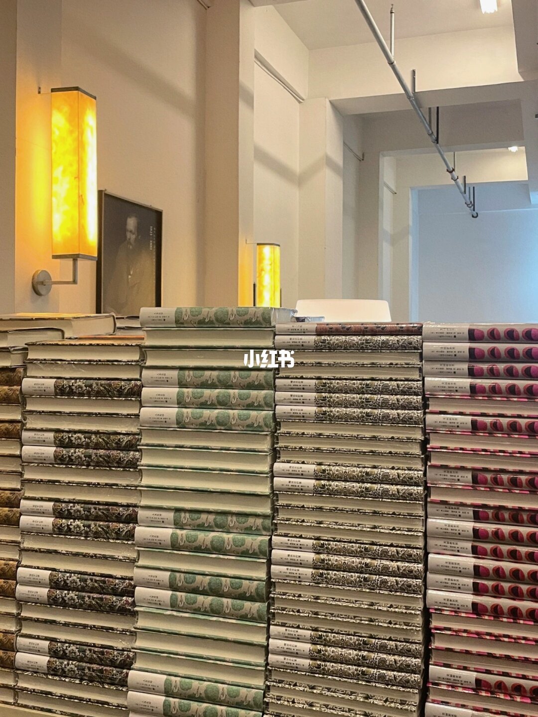 书店里的译文经典陈列