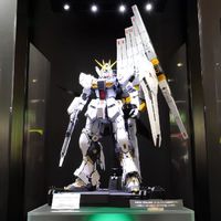 万代2026年三条价格线：通贩胶在跌、绝版娃在涨、再贩定价在抬，双11别踩错线