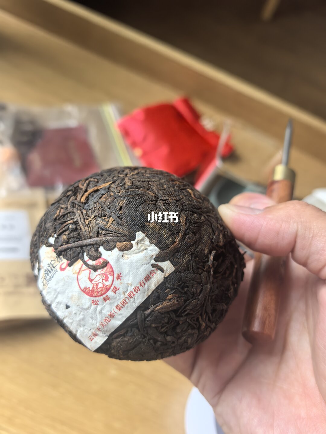 胖东来把下关沱茶卖到15元，抖音评论区有人说50多：一枚沱茶，把五条渠道的价目表摆回了同一张桌上