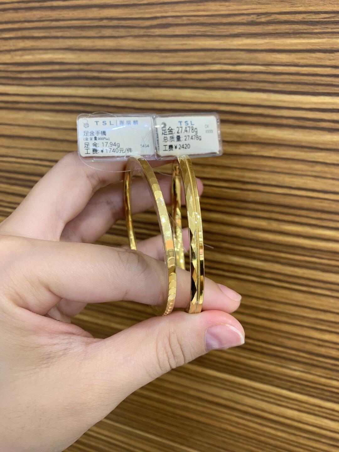 大妈三宝里最贵的那一件,这个月刚跌了两万:我把100克黄金四条渠道的到手账全算了