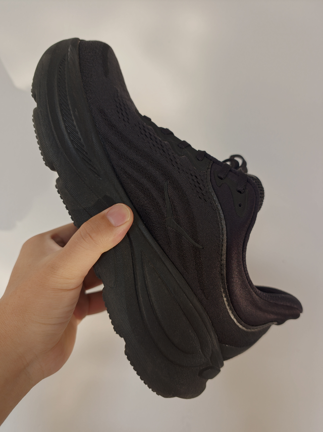 凑单600＋买了双Hoka Bondi 9 感觉这鞋只适合200斤＋的大胖子