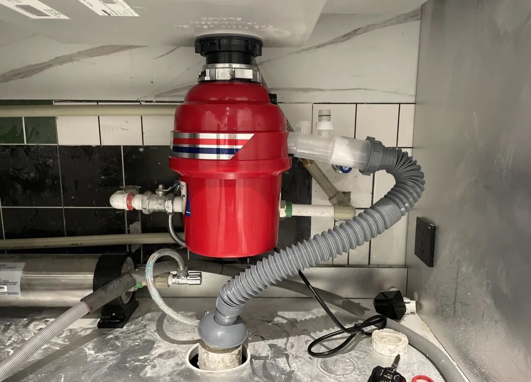 水槽下装不了垃圾处理器,想买「免安装」的厨余处理机?先想清楚那袋粉去哪