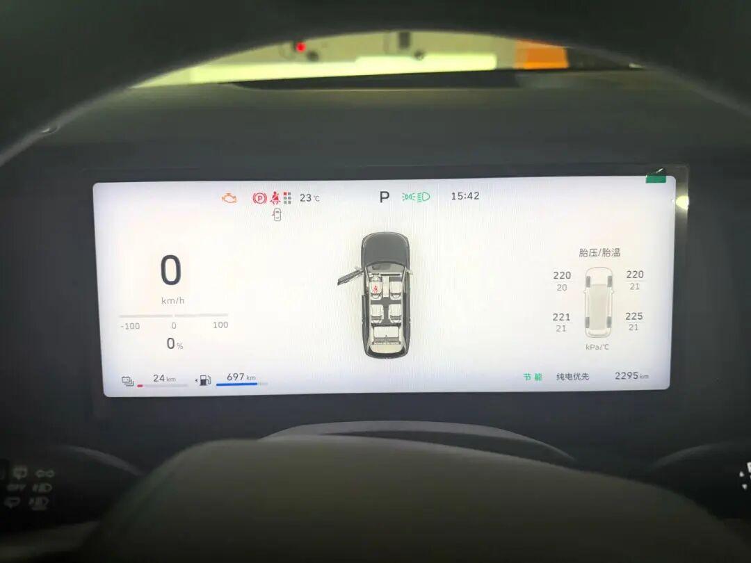 入门价降了3.3万、准新车跌了5万，上个月只卖505台：魏牌V9X证明降价救不了30万加大六座