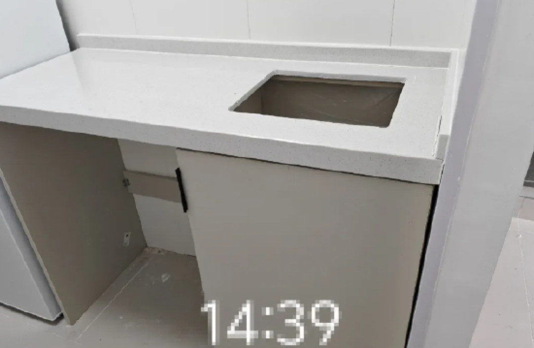 楼上178㎡隔出6个套间,多出3个马桶:楼下墙面裂了缝,住建局已经把违建拆了