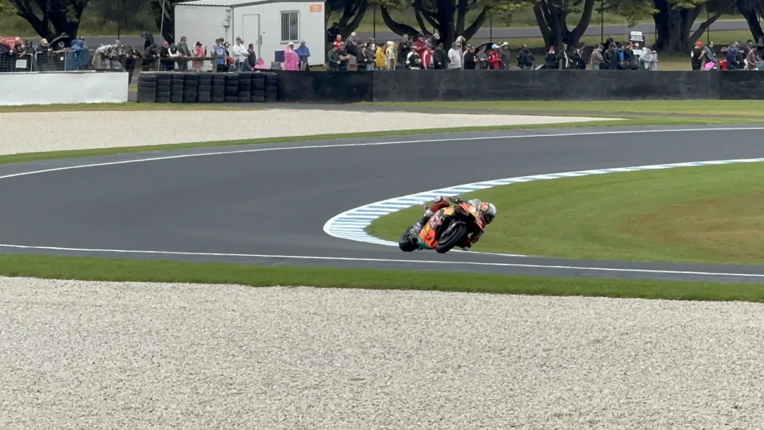 直升机没起飞，正赛取消就是0分：MotoGP澳洲站这场雾里的规则、争议与雪邦观赛清单
