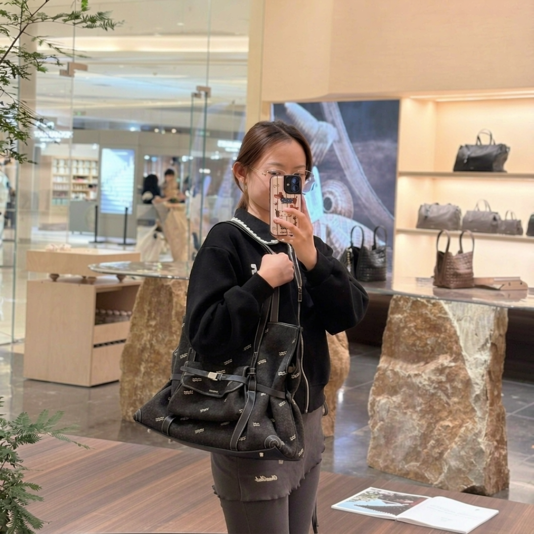 被老外排队、跟Coach抢铺位:山下有松的“反向输出”,是真信号还是修辞