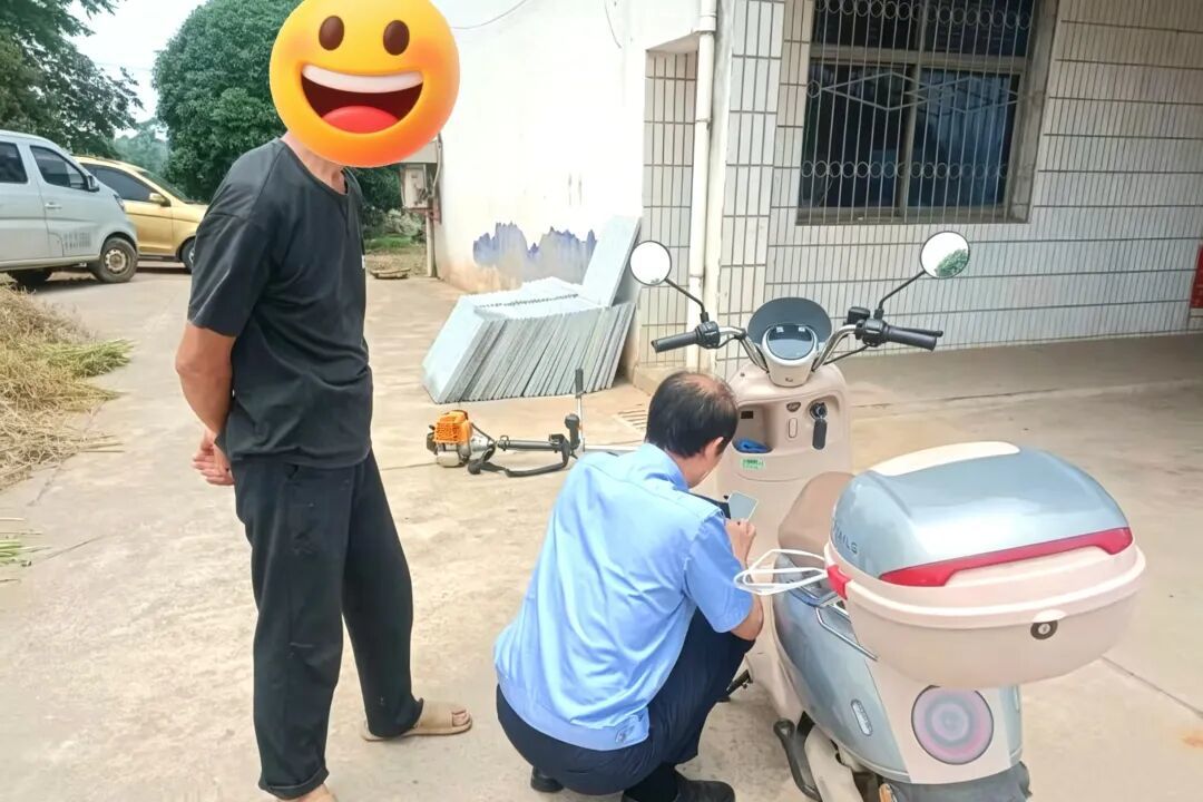 那台“不用驾照”的电动车，在交警眼里就是台摩托车：车被扣、人被拘之前，先回家翻翻那张合格证