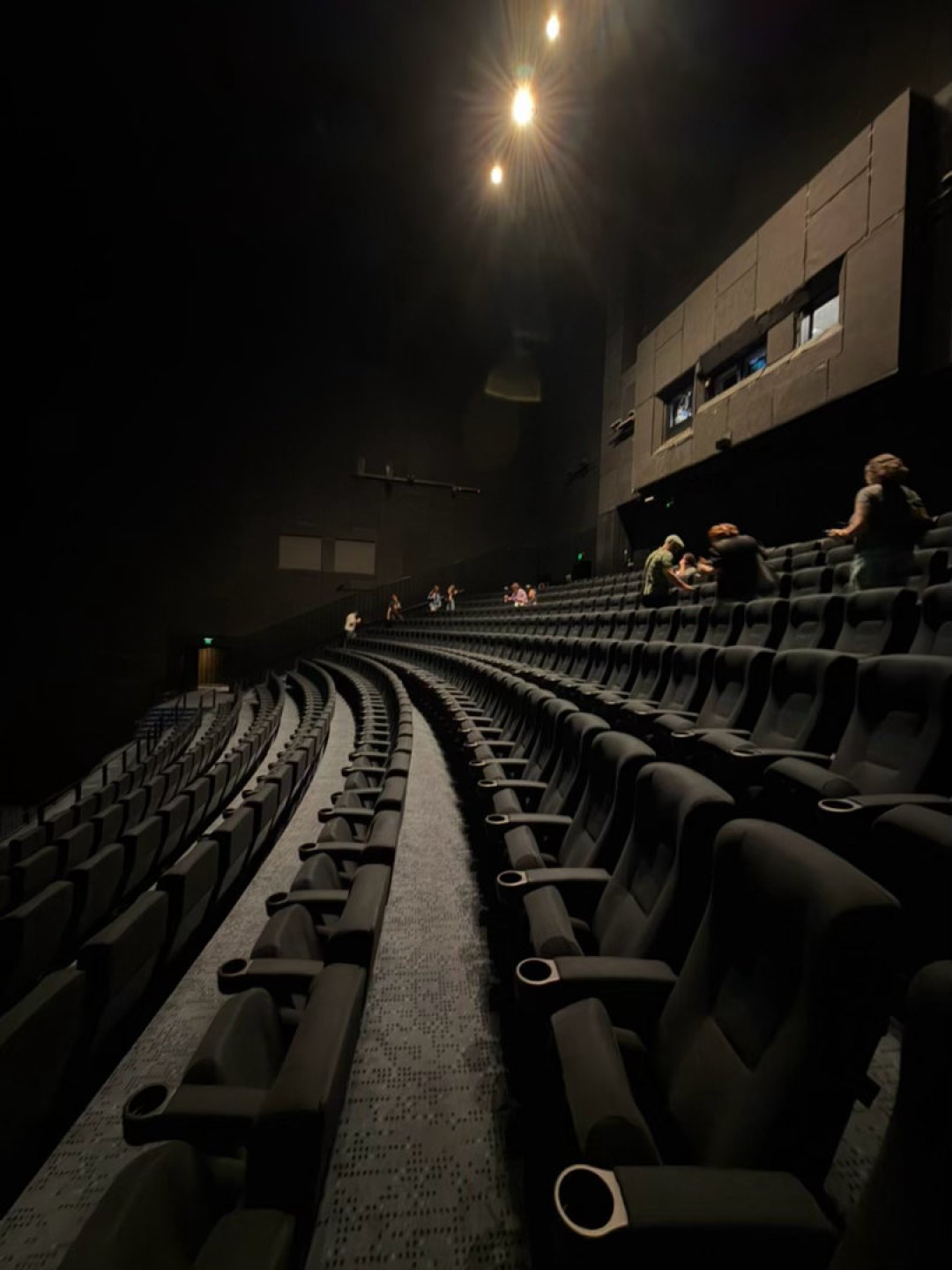 想看《星际穿越》70mm胶片版,大陆影迷得先出国:放映日历与三笔账,看完再决定