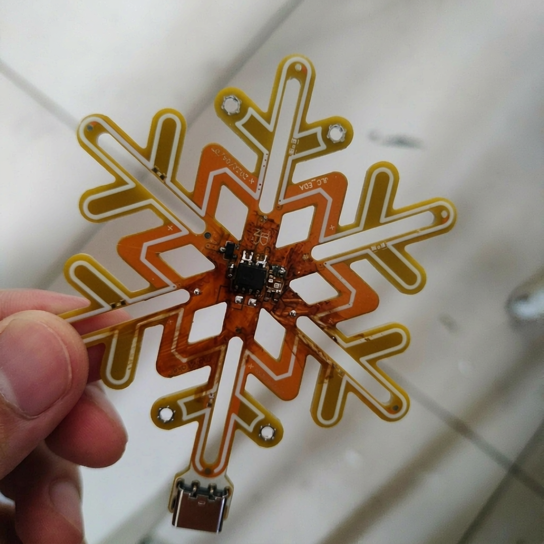 雪花灯焊接成品点亮特写