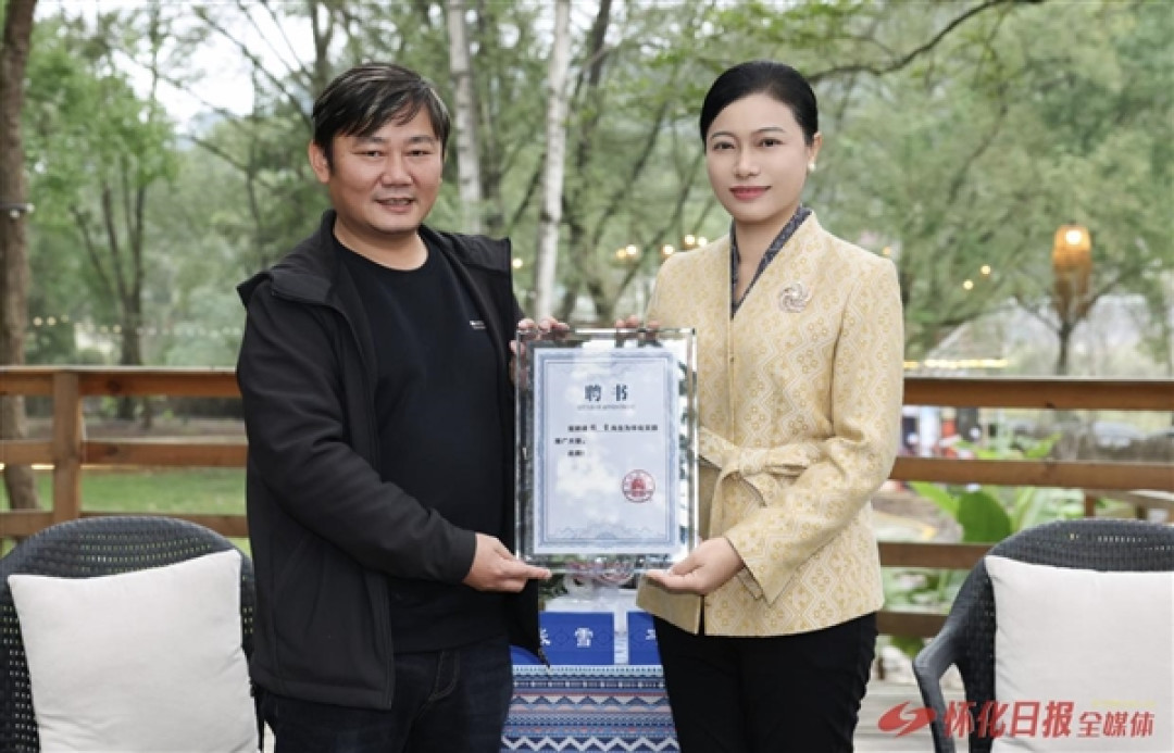 张雪有了新身份！受聘为怀化文旅推广大使：市委书记亲自颁发证书