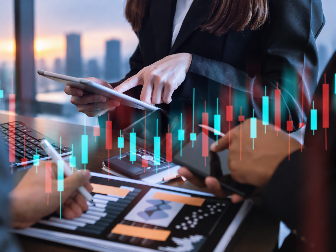 王传福的三年任期开局三本账:董事长年薪排在财务总监之后、半年净利降20.54%,和一场没走到公告的组织手术