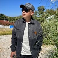 牛仔外套配运动裤的穿搭思路