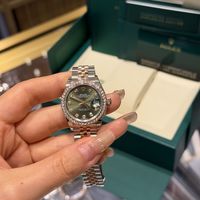 不挑不试照图买两只劳力士还要马上寄走？店员报警救下67.3万