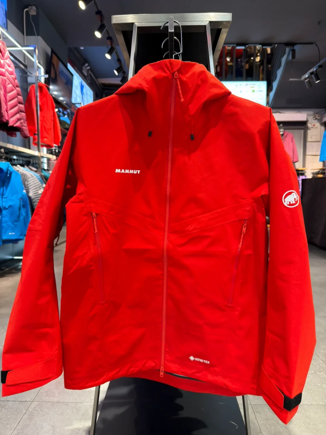 你的 GORE-TEX 冲锋衣「漏水」?先别急着怪那层膜