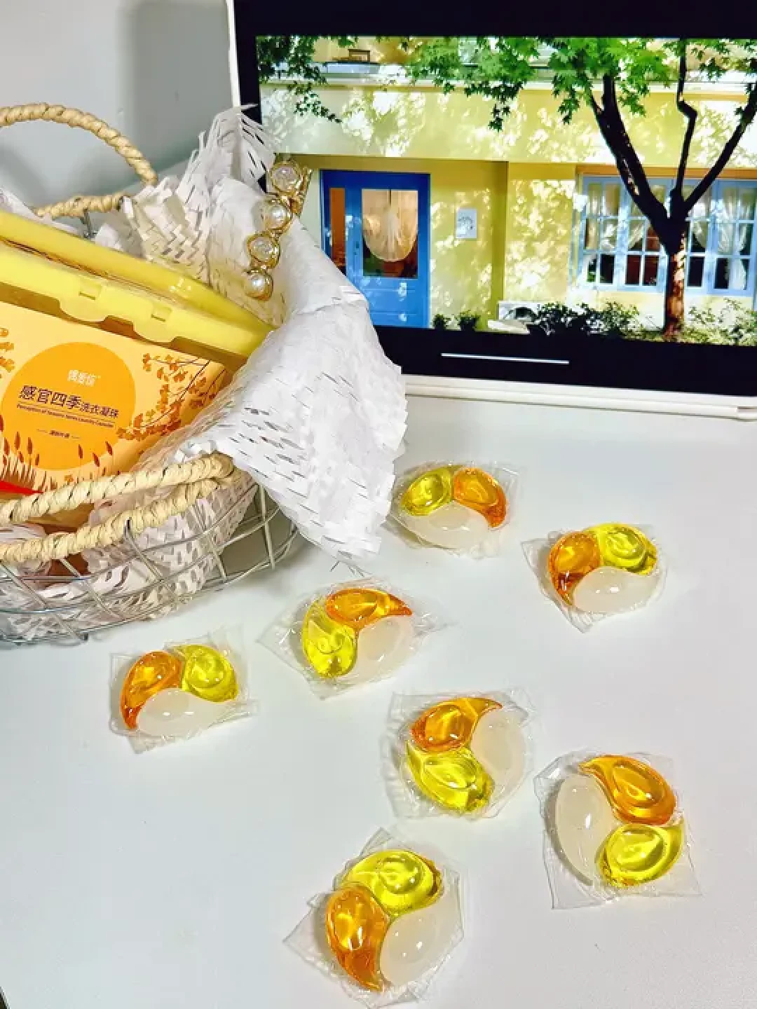 一拨就炸的洗衣凝珠，把她的眼角膜腐蚀掉一小块：超市10款产品，只有1款标了“别用手撕”
