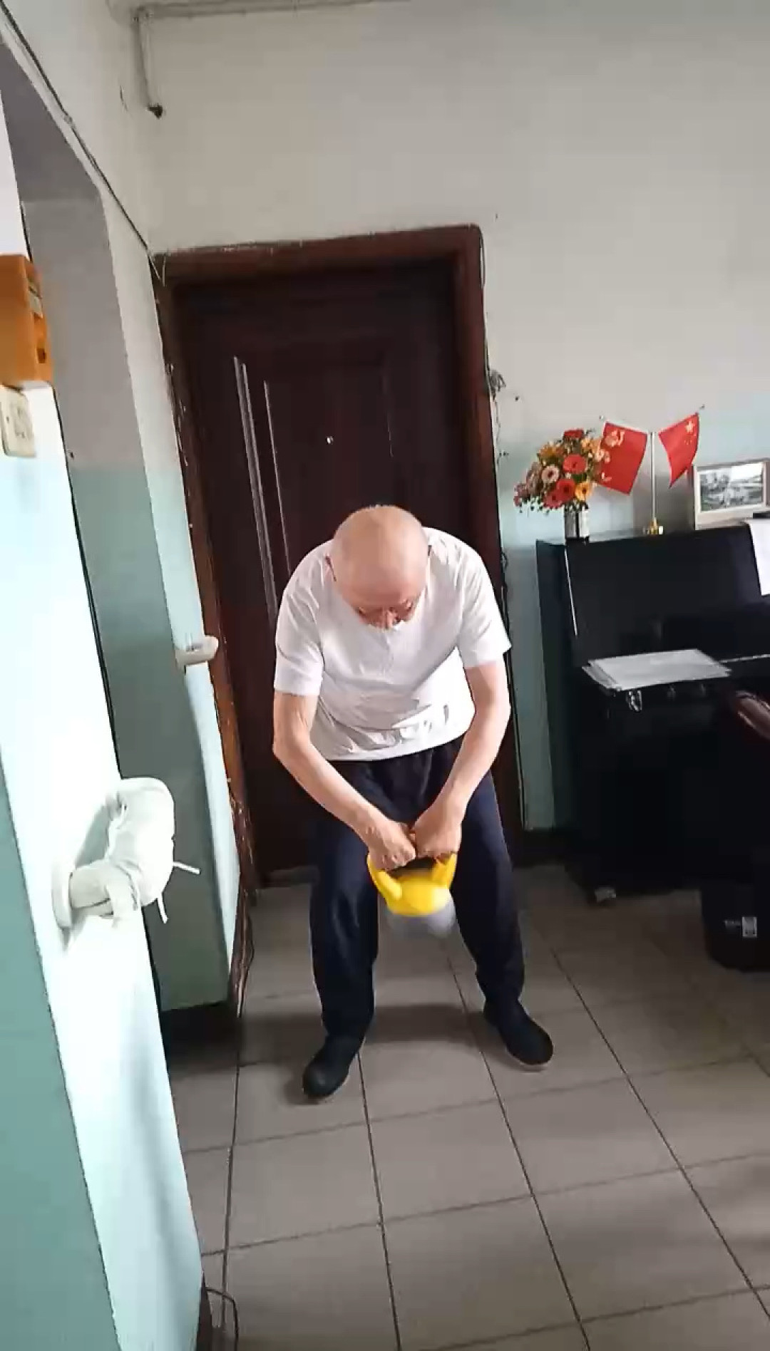 爸妈的哑铃不是你的哑铃:双十一按2026共识买对重量,让长辈把肌肉练住