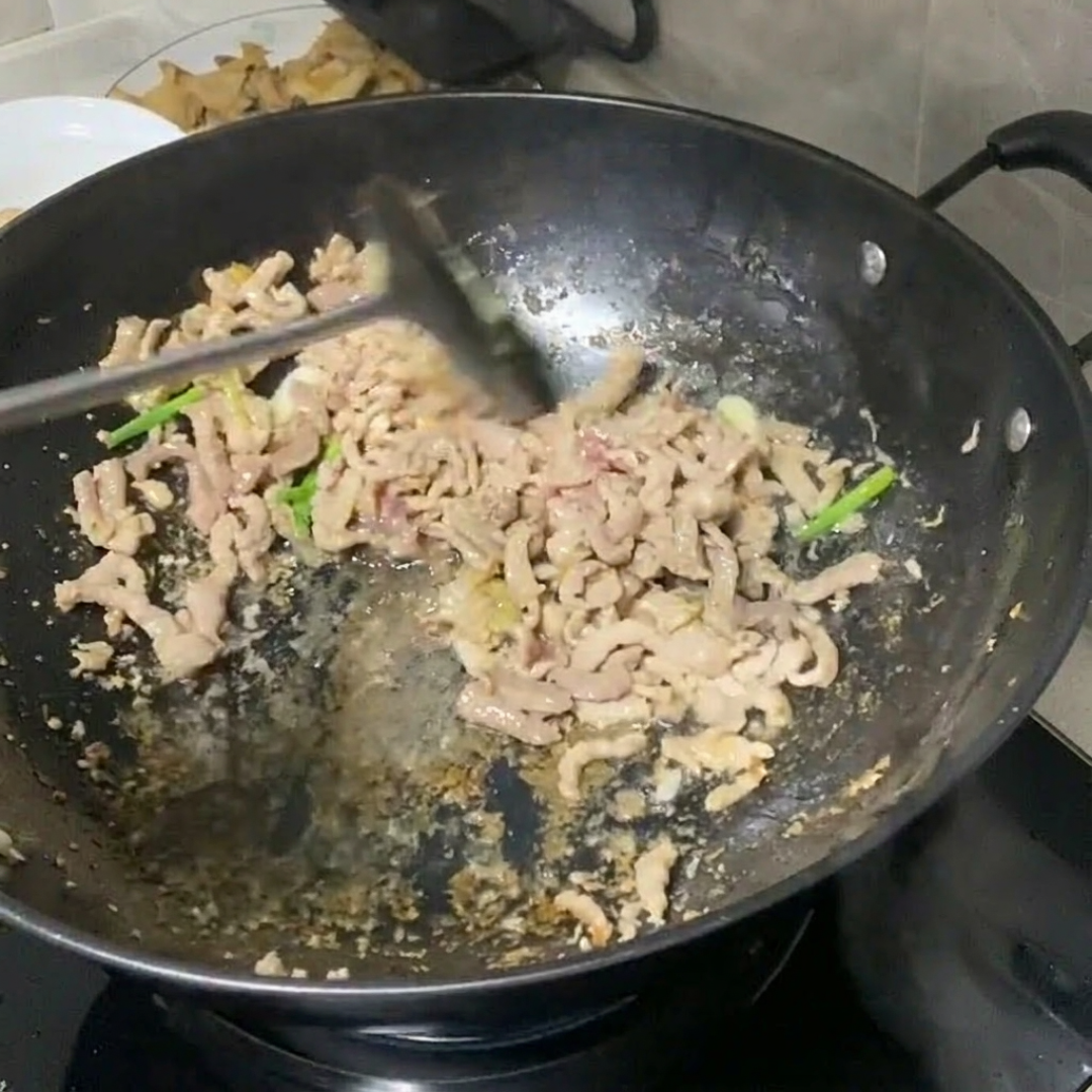 铁锅粘锅又生锈?翻了5篇爆款的评论区,答案其实只有3个