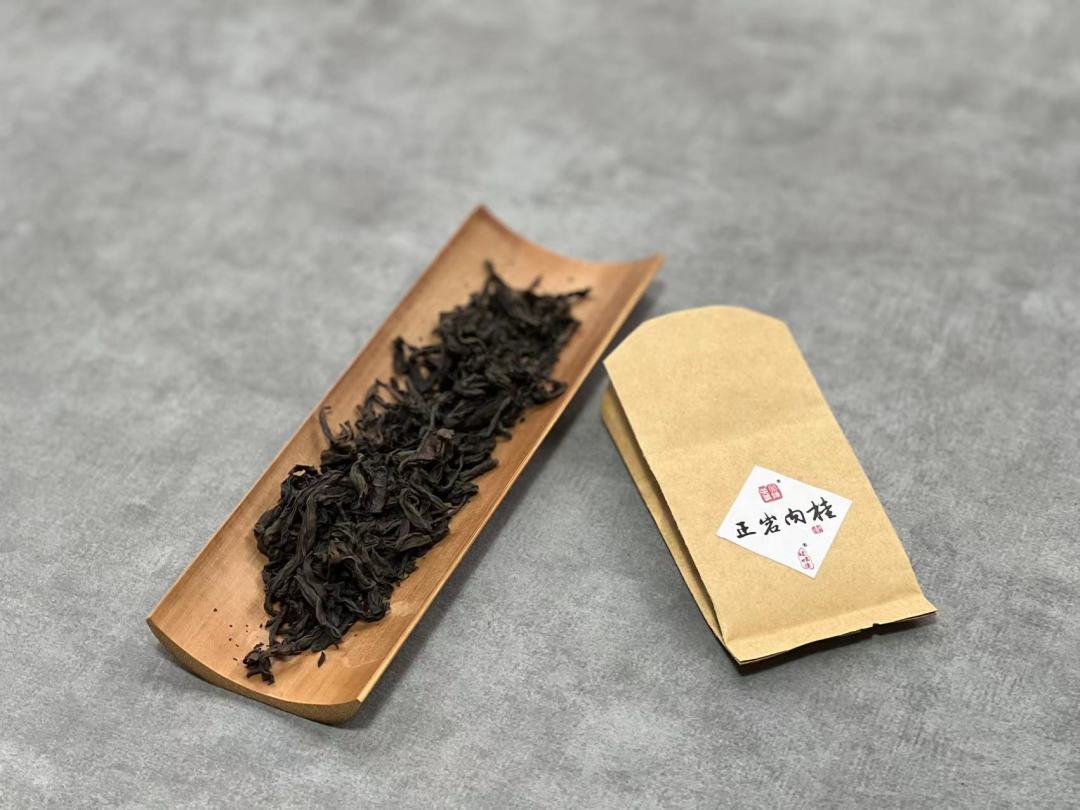 新茶第一泡别随手抓:国标的1:50是评委用的,别抄进你的盖碗