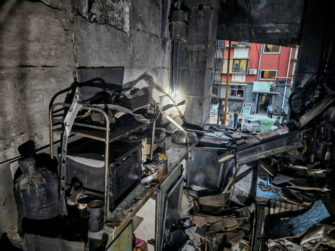 工人独自进屋补装燃气表，爆燃致住户身亡：唐山这份事故调查报告，换过表的家庭都该读一遍