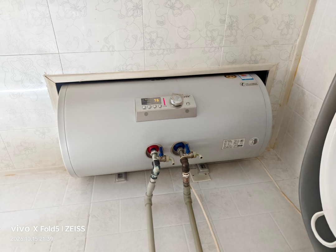 租客怕马桶上方热水器“咔啦”响，这次抽查真把3批次电热水器“防触电”不过关的翻了出来